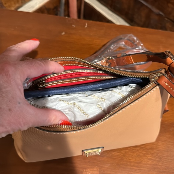 Dooney &Bourke - Picture 5 of 5